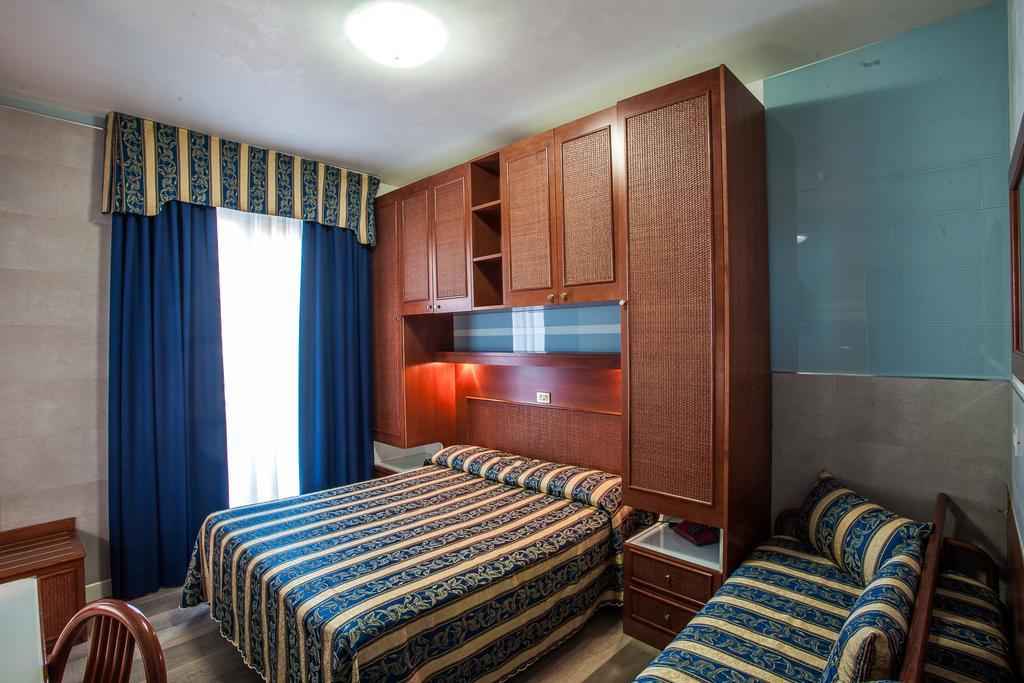 Triple Room with access to the Beach,379442323:JPEG